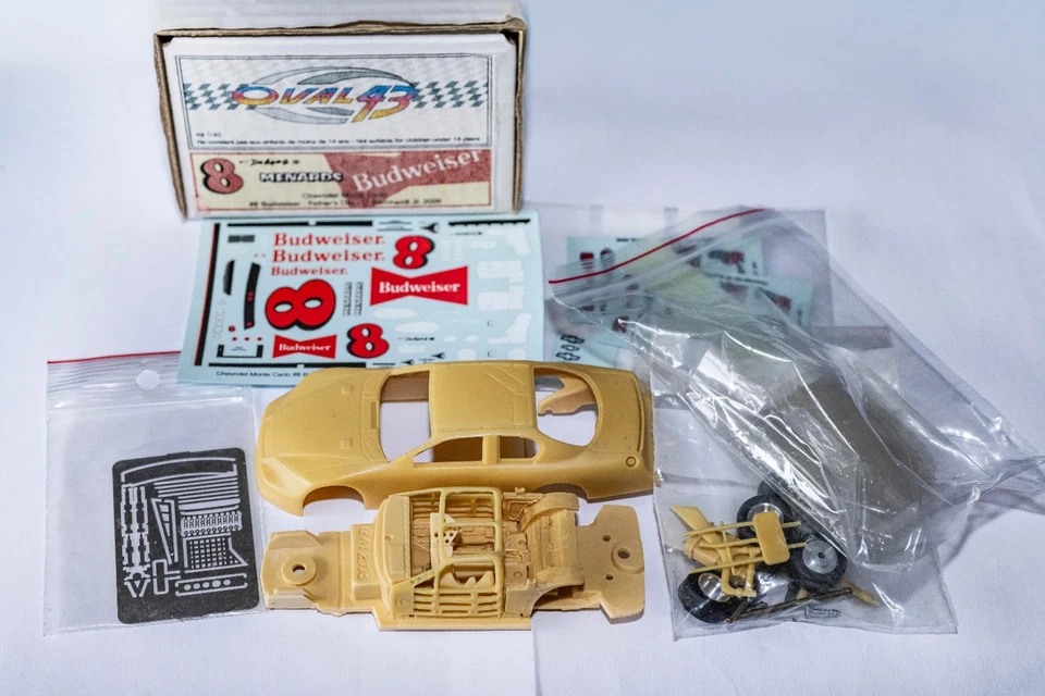 1:43, KIT OVAL 43 , CHEVROLET MONTE CARLO, #8, BUDWEISER, EARNHARDT Jr, 2006 - Photo 1/1