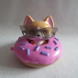 NUOVO! Barbie 2021 bambola extra animale domestico cucciolo cane, occhiali e ciambella tubo galleggiante - Foto 1 di 8