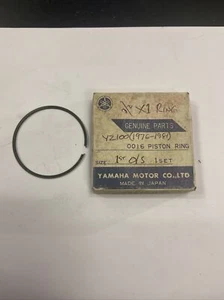 Yamaha YZ100 1976 PRIMERA VENTA JUEGO DE ANILLO DE PISTÓN PARTE NO.2W5 11611 10 - Imagen 1 de 1