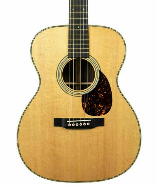 Martin OM-28 Deluxe Acoustic Guitar with Hardshell Gig Case - Natural