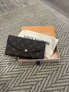 Louis Vuitton Sarah Wallet - Picture 1 of 9