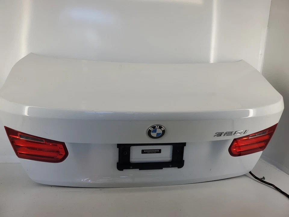 Tapa maletero carga trasero BMW 328I 2012-2016 Foto 1 de 4