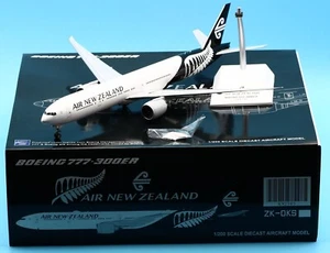 Modelo de avión fundido a presión JC Wings 1:200 Air New Zealand Boeing B777-300ER ZK-OKM - Imagen 1 de 13