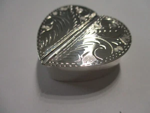 Scatola pillole argento sterling forma cuore 2 ante progettata in cima .925 14 grammi - Foto 1 di 4