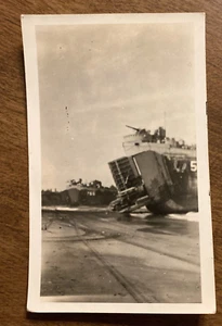 Foto original de asalto a playa transportes barcos navales de la Marina de los Estados Unidos de la Segunda Guerra Mundial de la década de 1940 P11c21 - Imagen 1 de 13