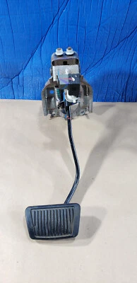 Pedal de freno HYUNDAI SONATA 2011-2014 32800-3Q200 OEM Foto 1 de 3