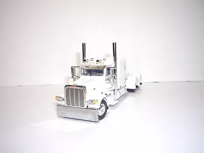 DCP FIRST GEAR 1/64 WHITE PETERBILT 389 WITH 63" SLEEPER - Image 1 of 4