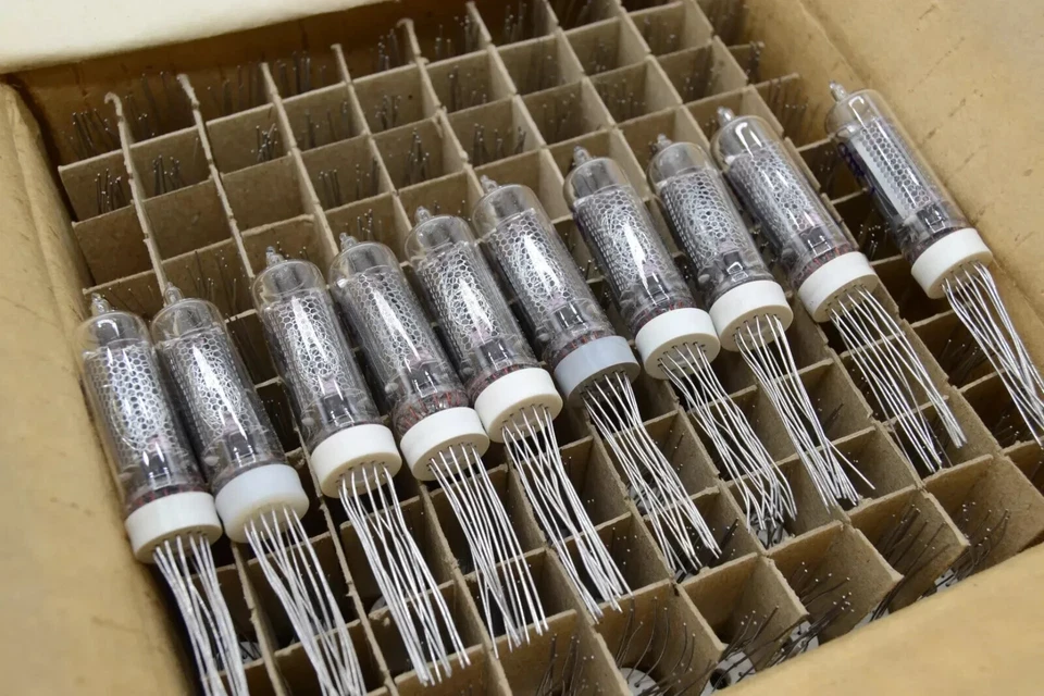 Soviet IN-16 Nixie Tube Tested Year Selectable