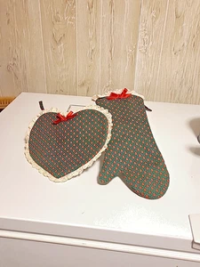 Vintage Handmade Christmas Pot Holder And Oven Mit - Picture 1 of 3