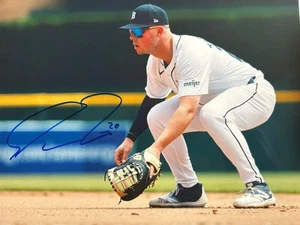 Foto firmada por Spencer Torkelson 8x10 de los Tigres de Detroit Fielding - Imagen 1 de 1