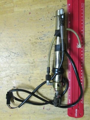 Гидравлический цилиндр с откидным верхом 99 03 Saab 9 3 от оригинального производителя - Изображение 1 из 4