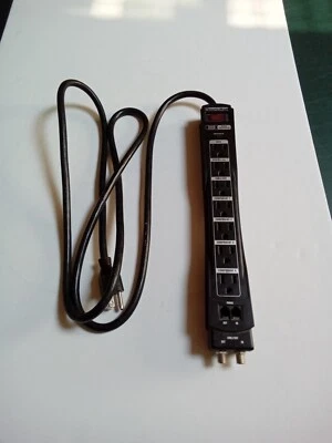 Protector contra sobretensiones Monster Home JP 700 y grifo eléctrico reubicable GE - Lote de 2 Foto 1 de 4