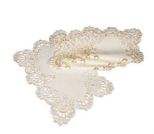 XIA HOME FASHIONS SCALLOPED LACE EMBROIDERED IVORY PLACEMAT 4 PCS 13"x 19" NEW - Picture 1 of 4