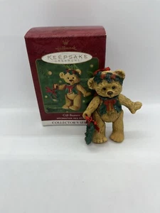 Hallmark Ornament 2001 Jointed Porcelain Decked with Jolly Holly Gift Bearers - Bild 1 von 6