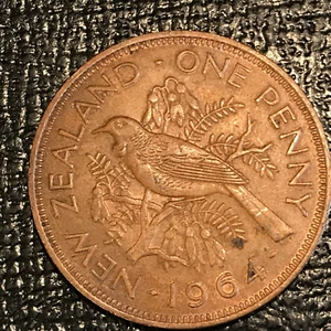 HIGH GRADE AU/UNC 1964 NEW ZEALAND ONE PENNY-MAY227 - Picture 1 of 2