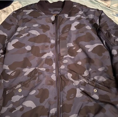 chaqueta bape, estoy dispuesto a negociar a bajar el precio Foto 1 de 4