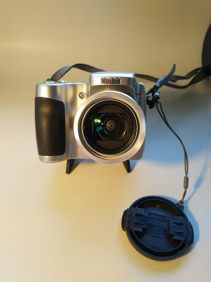 Digitalkamera Kodak EasyShare Z710 10x Zoom, 7,1 MP, 5,0 cm Display - Bild 1 von 4