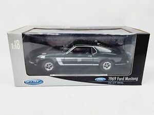 WELLY 1969 FORD MUSTANG BOSS 302 1/18 SCALE NEW VERY NICE!!!