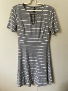 Miss Shop Myer Stretchy Knit Dress Size 10 Grey White Striped Keyhole Bust - Picture 1 of 7