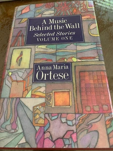 Music Behind the Wall : Selected Stories, Hardcover by Ortese, Anna Maria; Ma... - Foto 1 di 3