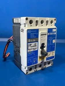 CUTLER HAMMER FD3100 LA02U82 100A 600VAC 3P CIRCUIT BREAKER W/SHUNT & AUX SWITCH - Picture 1 of 3