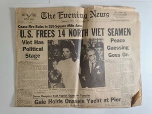 US Frees 14 North Viet Seamen/Gale detiene yacht Onassis al molo 21 ottobre 1968 - Foto 1 di 12