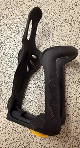 Topeak Adjustable Bottle Cage – Plastic – 56g – Black – Very Good - Picture 1 of 3