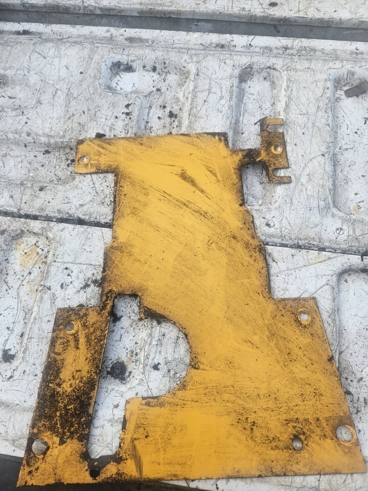 Cub Cadet 框架板 1641 1440 1863 — 第 1/1 张图片