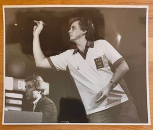 PHOTO - 10"X8" Celebrity Photo Reprint Keith Dellar Darts Player - Picture 1 of 1