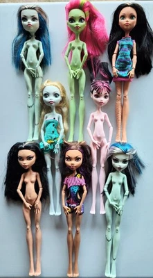 Monster High 8 Doll Lot Draculaura Lagoona Venus Frankie Cleo Clawdeen - Image 1 of 4