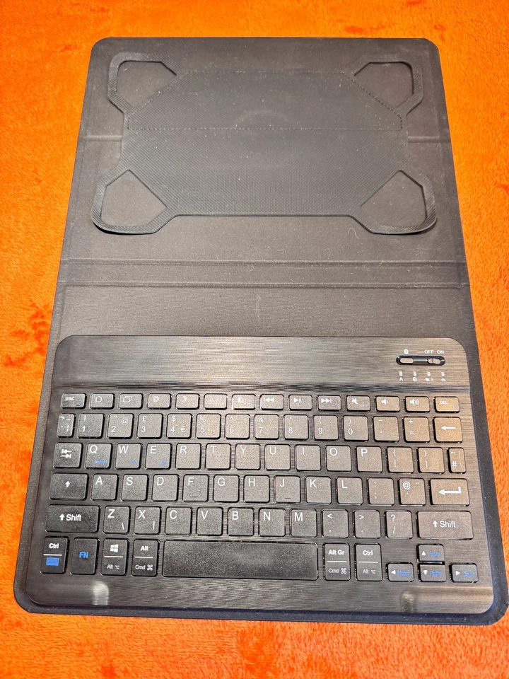 Sandstrom 10.5" tablet Bluetooth wireless keyboard case stand S10UKBF20 black - Image 1 of 4