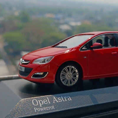RED OPEL ASTRA - STREET CAR - MINICHAMPS, SCALE 1/43 - 410042001 - TOP - Image 1 of 4