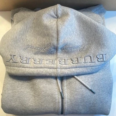 Sudadera con capucha Burberry gris cremallera con estampado bordado Londres Inglaterra talla pequeña Foto 1 de 4
