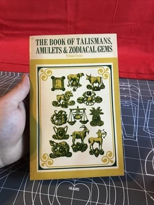 Vintage 1972 The Book Of Talismans, Amulets & Zodiacal Gems by William Pavitt - Foto 1 di 15