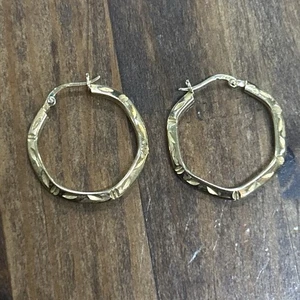 Orecchini a cerchio esagonale taglio diamante tono oro  - Foto 1 di 2