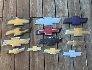 13 emblemi griglia anteriore e portellone originali Chevy Silverado Tahoe Camaro - Foto 1 di 3