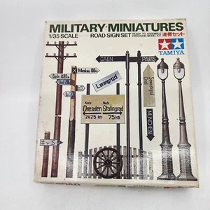 Tamiya Military Miniatures 1/35 Scale Road Signs Set 3567-250 Open Box - Photo 1 sur 2