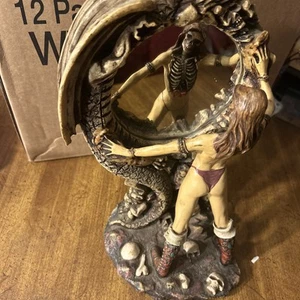 Todesspiegel Skelett weibliche Kriegerin Abenteurerin Mythen & Legenden 11 Zoll - Bild 1 von 7