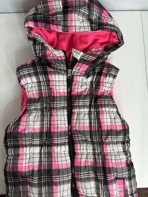 Chaleco acolchado con capucha forrado a cuadros negro rosa grande 10/12 Athletech para niñas Foto 1 de 4