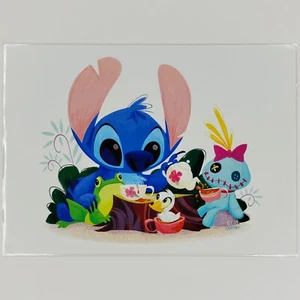 Lilo und Stitch Postkarte Scrump WonderGround Galerie Kunst von Disney Laberis Tee - Bild 1 von 2