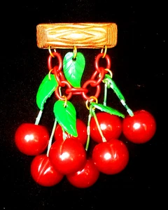 VINTAGE 1940'S WWII ICONIC BAKELITE CHERRIES BROOCH - USA - Picture 1 of 4