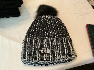 The North Face Winter Beanie  Black/White Womens  Heavy Chunky knit W/ Fur Pom - Picture 1 of 3