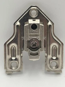 BLUM SCHARNIERPLATTE 175H600-01 A9,5 • GRUNDPLATTE - Bild 1 von 4