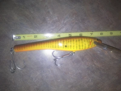 DE COLECCIÓN BAGLEY DB 08 ALMIZCLE ALMIZCLE LUCIO PESCA CRANKBAIT SEÑUELO CEBO PERCHA DE LATÓN Foto 1 de 4