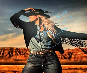LAINEY WILSON Autograph 8x10 INCH Signed Photo GENUINE with Cert COA - Picture 1 of 4