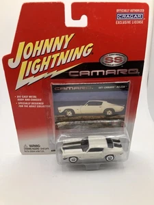 Chevy Camaro RS/Z28 1:64 diecast Johnny Lightning 35 aniversario SS 1971 - Imagen 1 de 4