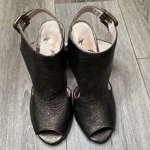 Faryl Robin Black Leather Peep Toe Ankle Strap Scale Block Heel Sandals Size 7.5 - Picture 1 of 24