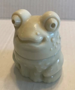 Vintage Avon White Milk Glass Frog Sachet Container Bottle *Empty* - Picture 1 of 5