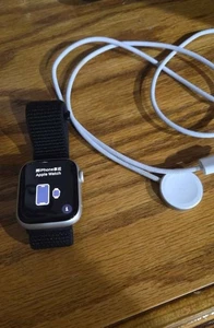 Apple Watch Series 9 45 mm GPS - Photo 1 sur 2