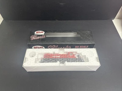 ATLAS MODELS HO SCALE CANADIAN PACIFIC RAILWAY ALCO RS-3 LOCOMOTIVE P.204 - Image 1 of 4